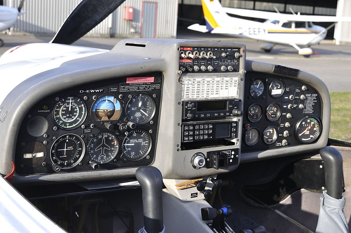 Cockpit D-EWWF